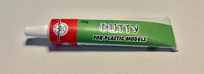 Photo showcasing Wamod's Putty for Models, highlighting its packaging and the smooth, ready-to-use formula designed for model building and repairs.