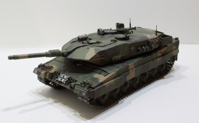 Photo of the unassembled Leopard 2A5 tank model kit by GPM, showcasing A3 cardboard sheets and packaging.