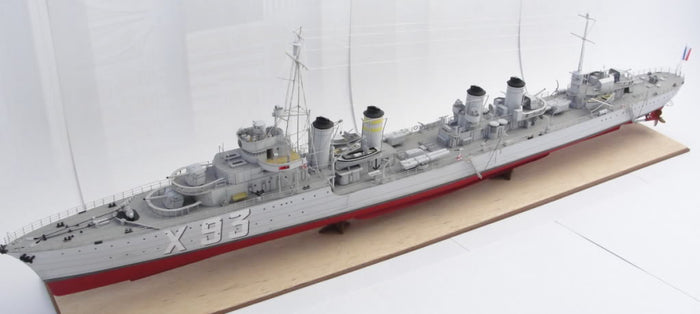 Image of KERSAINT 1:200 Scale Card Model Kit by WAK Publishing, showcasing the kit's components and detailed design for a historically accurate replica.