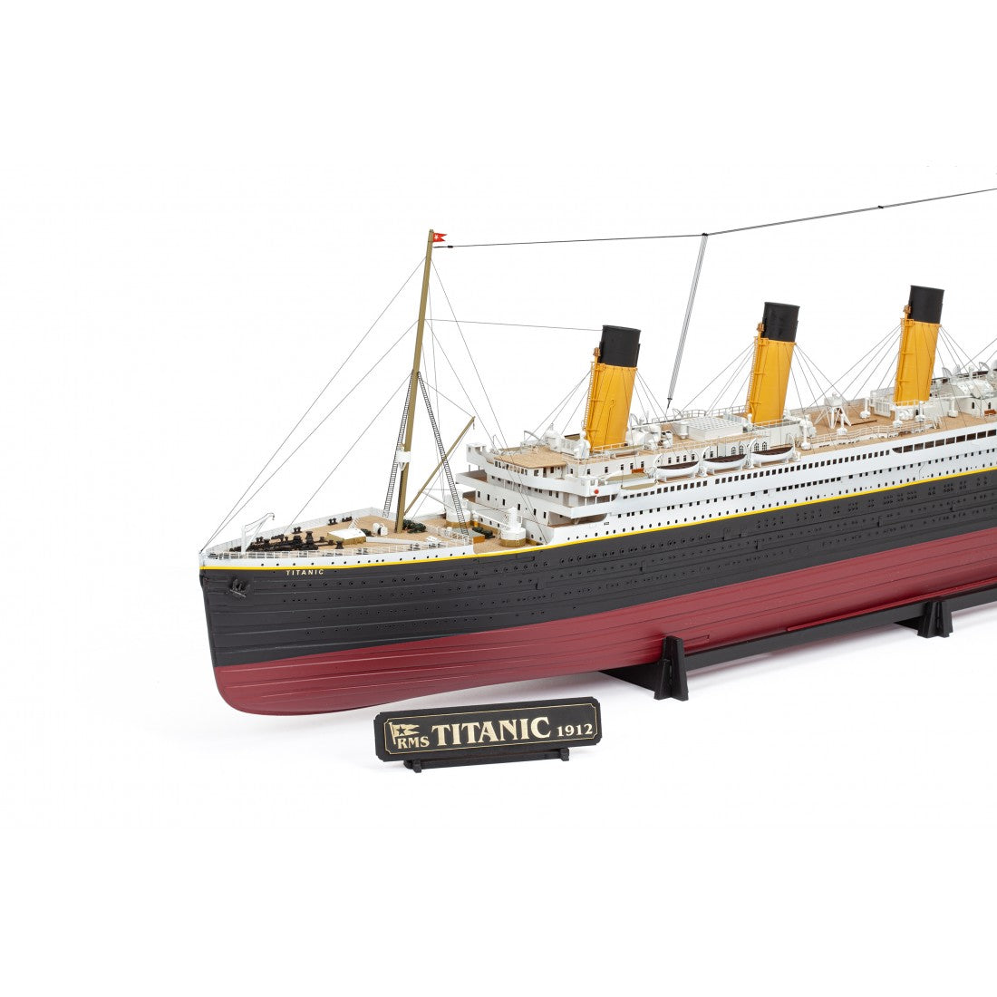 Photo of Amati Titanic 2025 Edition model kit, featuring realistic deck details, transparent domes, and photo-etched enhancements in 1:250 scale.